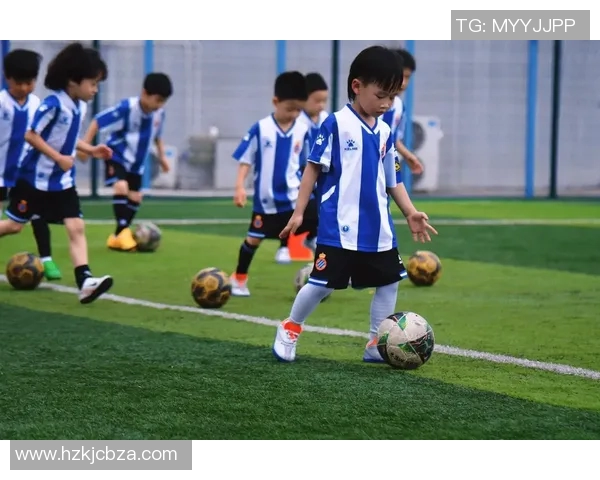 冈萨与磐田喜悦的激烈对决展现足球魅力与团队精神 冈萨与磐田喜悦的激烈对决展现足球魅力与团队精神